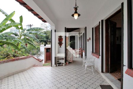 Área externa de casa para alugar com 5 quartos, 350m² em Pacaembu, São Paulo