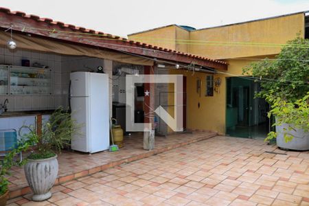 Casa à venda com 446m², 3 quartos e 8 vagas Casa à venda com 446m², 3 quartos e 8 vagasQuintal