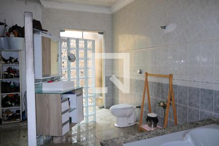 Casa à venda com 446m², 3 quartos e 8 vagas Casa à venda com 446m², 3 quartos e 8 vagasBanheiro da Suíte