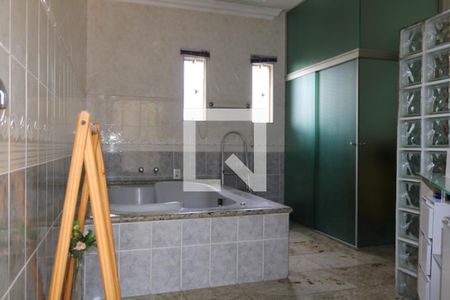 Casa à venda com 446m², 3 quartos e 8 vagas Casa à venda com 446m², 3 quartos e 8 vagasBanheiro da Suíte