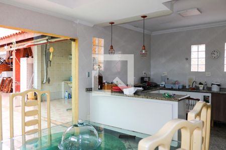 Casa à venda com 446m², 3 quartos e 8 vagas Casa à venda com 446m², 3 quartos e 8 vagasCozinha