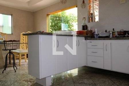 Casa à venda com 446m², 3 quartos e 8 vagas Casa à venda com 446m², 3 quartos e 8 vagasCozinha