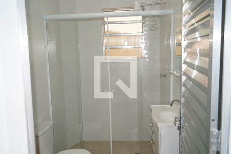 Banheiro  de casa para alugar com 1 quarto, 70m² em Vila Firmiano Pinto, São Paulo