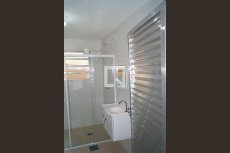 Banheiro  de casa para alugar com 1 quarto, 70m² em Vila Firmiano Pinto, São Paulo