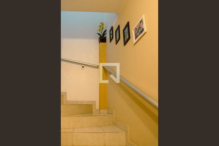 Escadas de casa à venda com 3 quartos, 200m² em Vila São Vicente, São Paulo