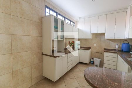 Casa à venda com 406m², 6 quartos e 3 vagas Casa à venda com 406m², 6 quartos e 3 vagasCozinha