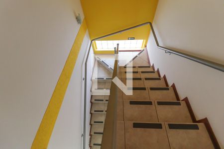 Casa à venda com 406m², 6 quartos e 3 vagas Casa à venda com 406m², 6 quartos e 3 vagasEscada