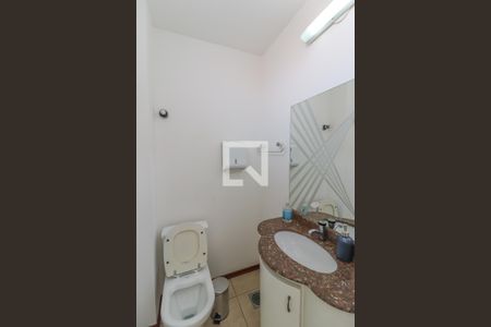 Casa à venda com 406m², 6 quartos e 3 vagas Casa à venda com 406m², 6 quartos e 3 vagasLavabo