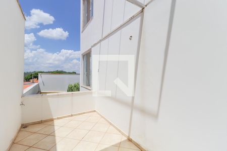 Casa à venda com 406m², 6 quartos e 3 vagas Casa à venda com 406m², 6 quartos e 3 vagasQuintal