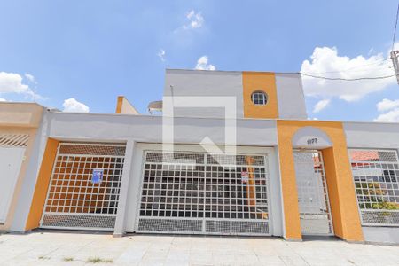 Casa à venda com 406m², 6 quartos e 3 vagas Casa à venda com 406m², 6 quartos e 3 vagasFachada