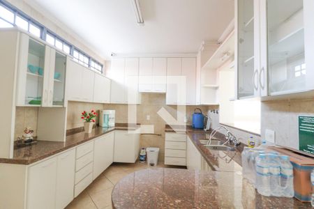 Casa à venda com 406m², 6 quartos e 3 vagas Casa à venda com 406m², 6 quartos e 3 vagasCozinha