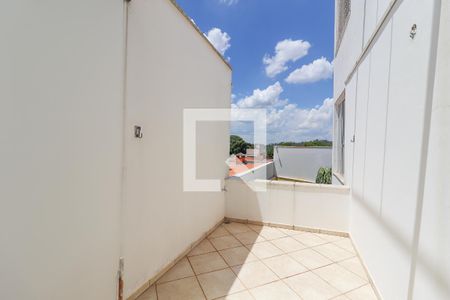 Casa à venda com 406m², 6 quartos e 3 vagas Casa à venda com 406m², 6 quartos e 3 vagasQuintal