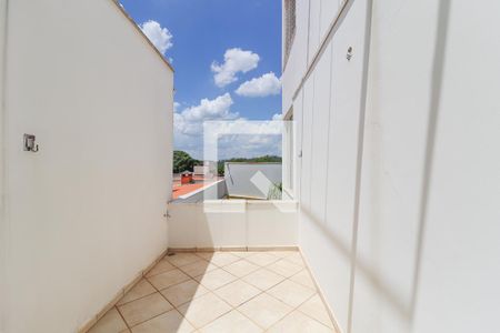 Casa à venda com 406m², 6 quartos e 3 vagas Casa à venda com 406m², 6 quartos e 3 vagasQuintal