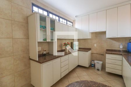 Casa à venda com 406m², 6 quartos e 3 vagas Casa à venda com 406m², 6 quartos e 3 vagasCozinha