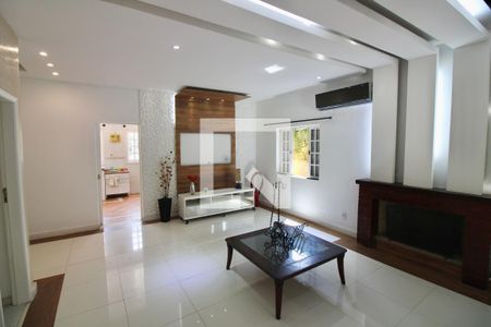 Sala de casa de condomínio à venda com 3 quartos, 700m² em Vargem Grande, Rio de Janeiro