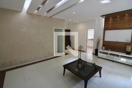 Casa de condomínio à venda com 700m², 3 quartos e 5 vagasSala