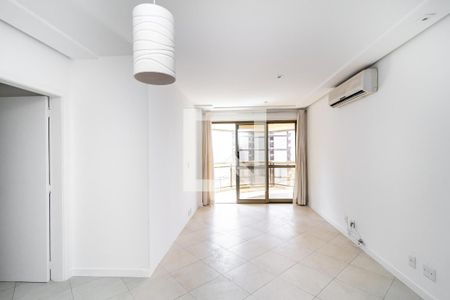 Sala de apartamento para alugar com 3 quartos, 114m² em Barra da Tijuca, Rio de Janeiro