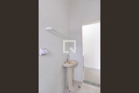 Banheiro de casa para alugar com 1 quarto, 25m² em Vila Butantã, São Paulo