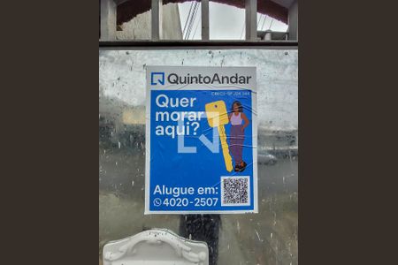 Placa de Anúncio de casa para alugar com 1 quarto, 25m² em Vila Butantã, São Paulo