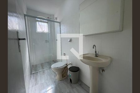 Banheiro de casa para alugar com 1 quarto, 25m² em Vila Butantã, São Paulo