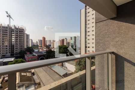 Varanda de kitnet/studio para alugar com 1 quarto, 24m² em Indianópolis, São Paulo