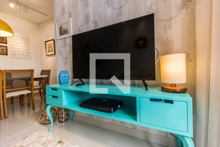 Sala de TV de apartamento à venda com 2 quartos, 62m² em Jardim Tupanci, Barueri