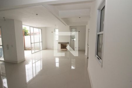 Casa de condomínio à venda com 250m², 3 quartos e 2 vagasSala