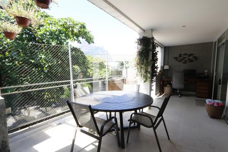 Varanda de apartamento à venda com 2 quartos, 122m² em Barra da Tijuca, Rio de Janeiro