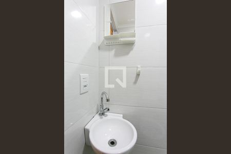 Banheiro de kitnet/studio para alugar com 1 quarto, 12m² em Cangaiba, São Paulo