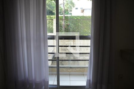 Sala de apartamento para alugar com 2 quartos, 48m² em Parque Rincão, Cotia