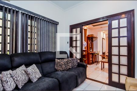 Sala de TV de casa à venda com 3 quartos, 255m² em Vila Augusta, Guarulhos