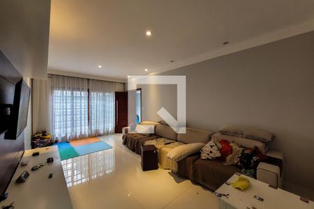 sala de estar de casa à venda com 3 quartos, 200m² em Cambuci, São Paulo