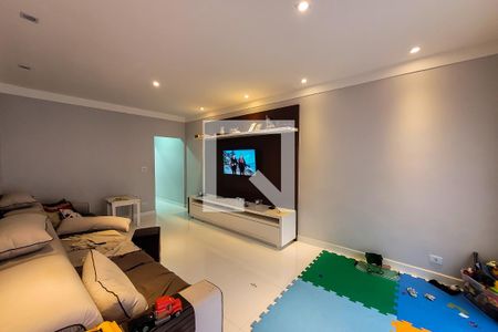 sala de estar de casa à venda com 3 quartos, 200m² em Cambuci, São Paulo