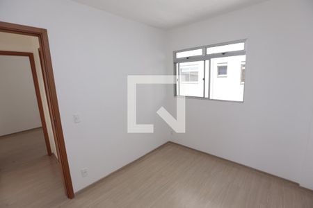 Quarto 2 de apartamento para alugar com 2 quartos, 47m² em Chácaras Califórnia, Contagem