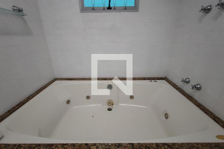 Banheiro da Suíte de casa à venda com 2 quartos, 250m² em Parque Jambeiro, Campinas
