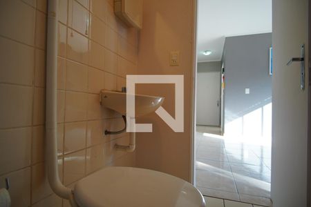 Banheiro  de apartamento à venda com 1 quarto, 44m² em Protásio Alves, Porto Alegre