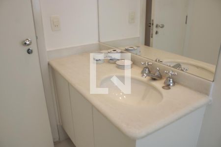 Apartamento para alugar com 202m², 3 quartos e 1 vaga Apartamento para alugar com 202m², 3 quartos e 1 vagaBanheiro 2