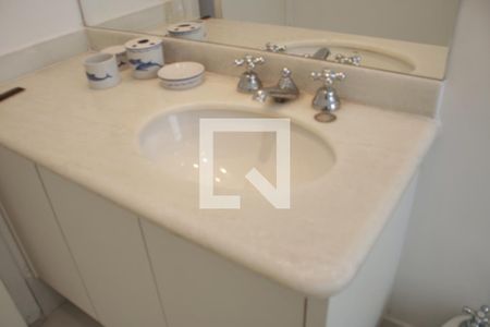 Apartamento para alugar com 202m², 3 quartos e 1 vaga Apartamento para alugar com 202m², 3 quartos e 1 vagaBanheiro 2