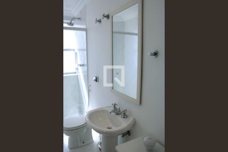 Apartamento para alugar com 202m², 3 quartos e 1 vaga Apartamento para alugar com 202m², 3 quartos e 1 vagaBanheiro 1