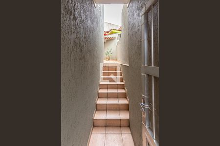 Casa à venda com 186m², 2 quartos e 2 vagas Casa à venda com 186m², 2 quartos e 2 vagasEscada Quintal Fundos