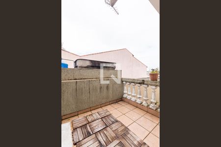 Casa à venda com 186m², 2 quartos e 2 vagas Casa à venda com 186m², 2 quartos e 2 vagasVaranda