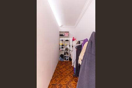 Casa à venda com 186m², 2 quartos e 2 vagas Casa à venda com 186m², 2 quartos e 2 vagasCloset do Quarto 1