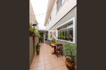 Casa à venda com 186m², 2 quartos e 2 vagas Casa à venda com 186m², 2 quartos e 2 vagasQuintal Lateral