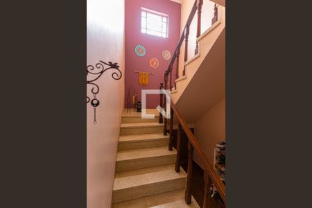 Escada Dormitórios de casa à venda com 2 quartos, 186m² em Jardim Progresso, Santo André