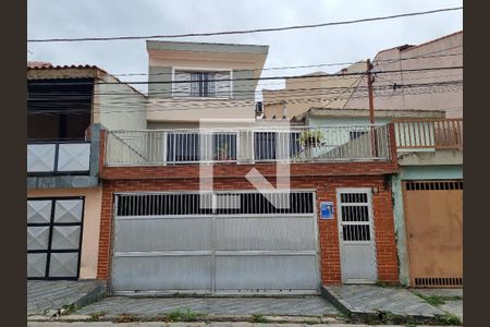 Casa à venda com 186m², 2 quartos e 2 vagas Casa à venda com 186m², 2 quartos e 2 vagasFachada