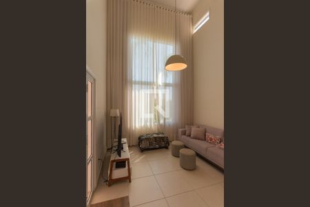 Sala de casa de condomínio para alugar com 3 quartos, 290m² em Swiss Park, Campinas