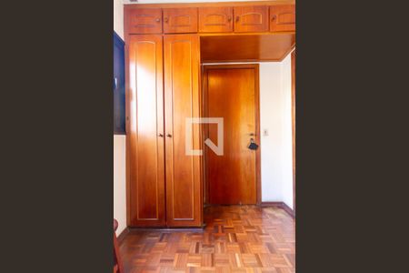 Apartamento à venda com 312m², 4 quartos e 3 vagas Apartamento à venda com 312m², 4 quartos e 3 vagasQuarto de Serviço