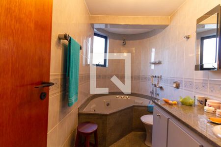 Apartamento à venda com 312m², 4 quartos e 3 vagas Apartamento à venda com 312m², 4 quartos e 3 vagasBanheiro da Suíte 1