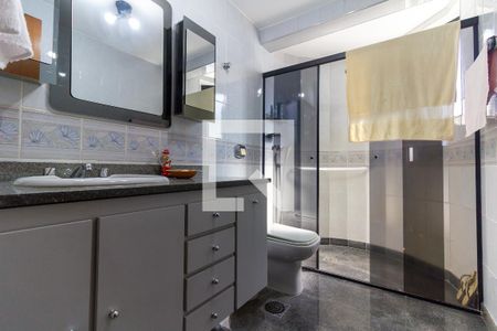 Apartamento à venda com 312m², 4 quartos e 3 vagas Apartamento à venda com 312m², 4 quartos e 3 vagasBanheiro da Suíte 2