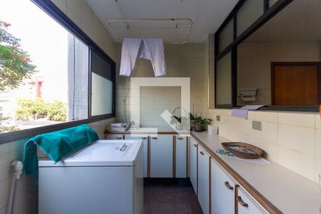 Apartamento à venda com 312m², 4 quartos e 3 vagas Apartamento à venda com 312m², 4 quartos e 3 vagasÁrea de Serviço